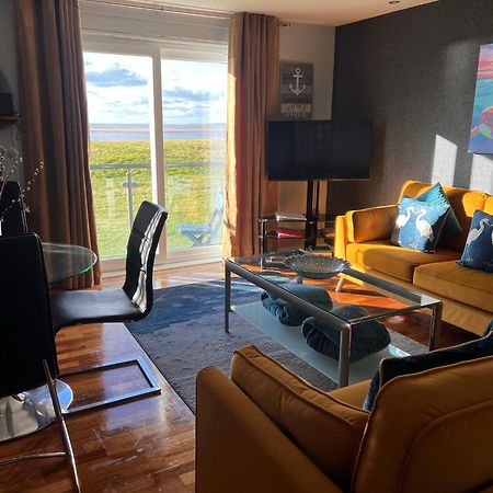 Cockledora, A Luxury Ground Floor Beachfront Apartment 래넬리 외부 사진