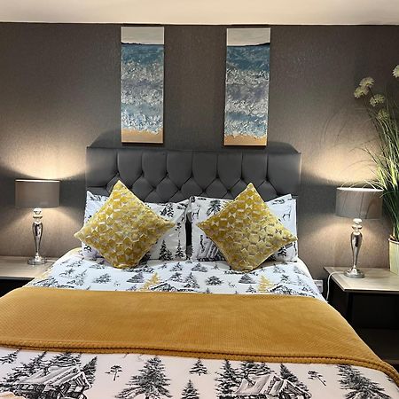 Cockledora, A Luxury Ground Floor Beachfront Apartment 래넬리 외부 사진