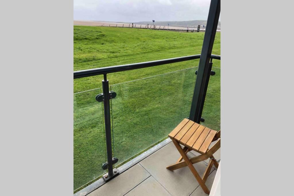 Cockledora, A Luxury Ground Floor Beachfront Apartment 래넬리 외부 사진