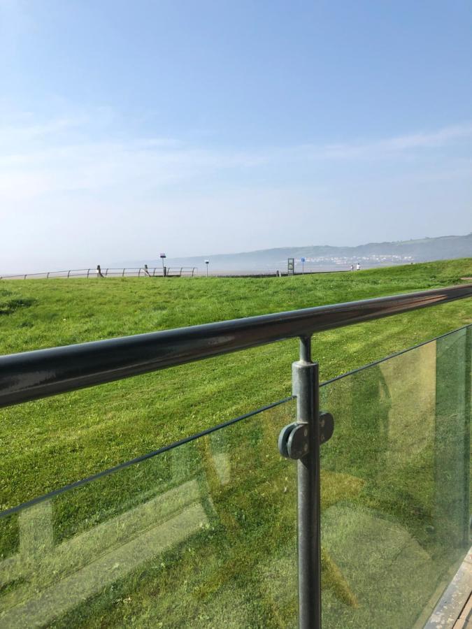 Cockledora, A Luxury Ground Floor Beachfront Apartment 래넬리 외부 사진