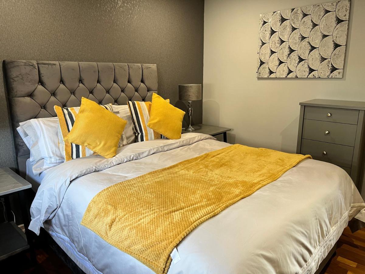 Cockledora, A Luxury Ground Floor Beachfront Apartment 래넬리 외부 사진