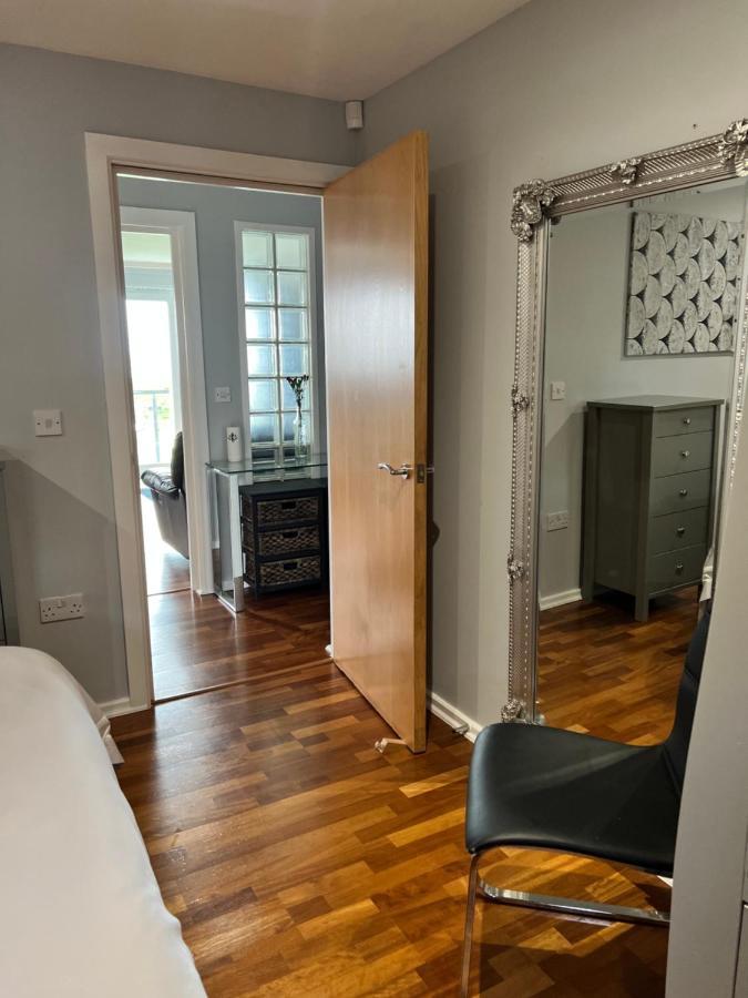Cockledora, A Luxury Ground Floor Beachfront Apartment 래넬리 외부 사진