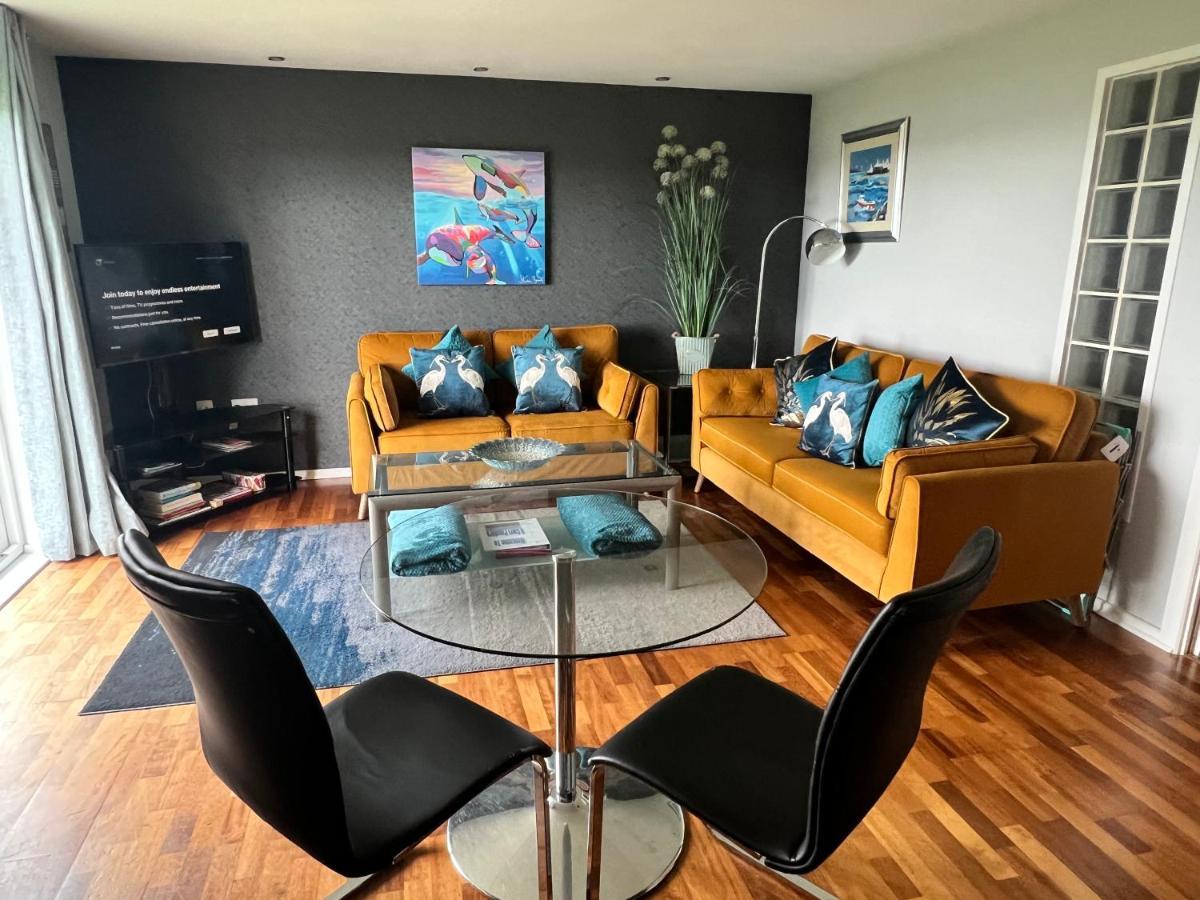 Cockledora, A Luxury Ground Floor Beachfront Apartment 래넬리 외부 사진