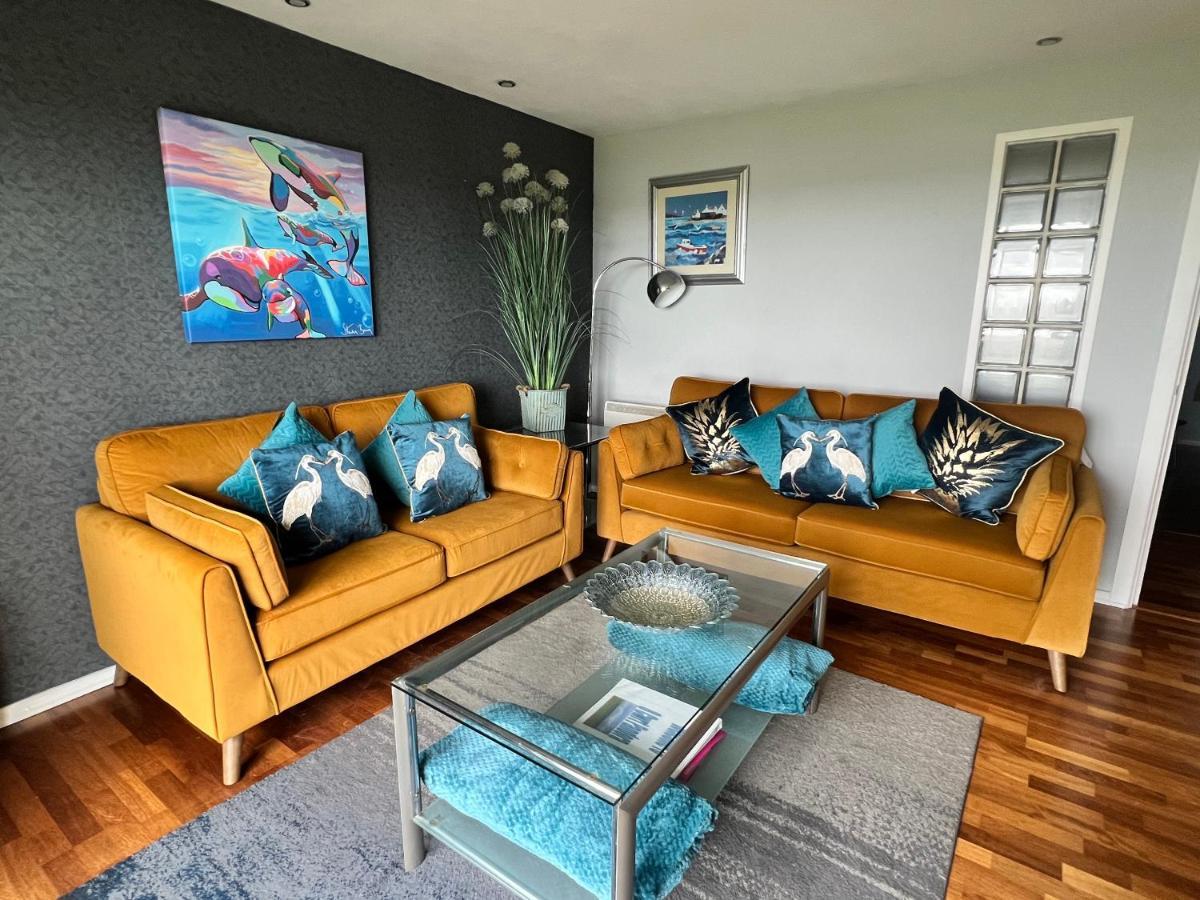 Cockledora, A Luxury Ground Floor Beachfront Apartment 래넬리 외부 사진