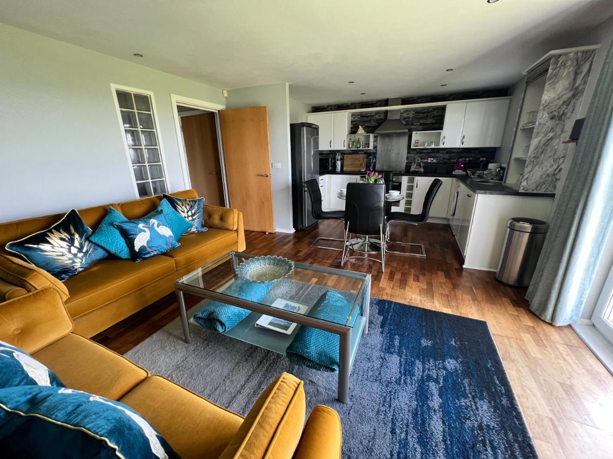 Cockledora, A Luxury Ground Floor Beachfront Apartment 래넬리 외부 사진
