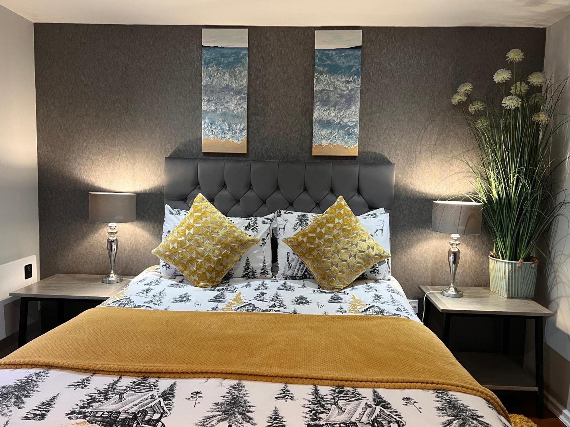 Cockledora, A Luxury Ground Floor Beachfront Apartment 래넬리 외부 사진